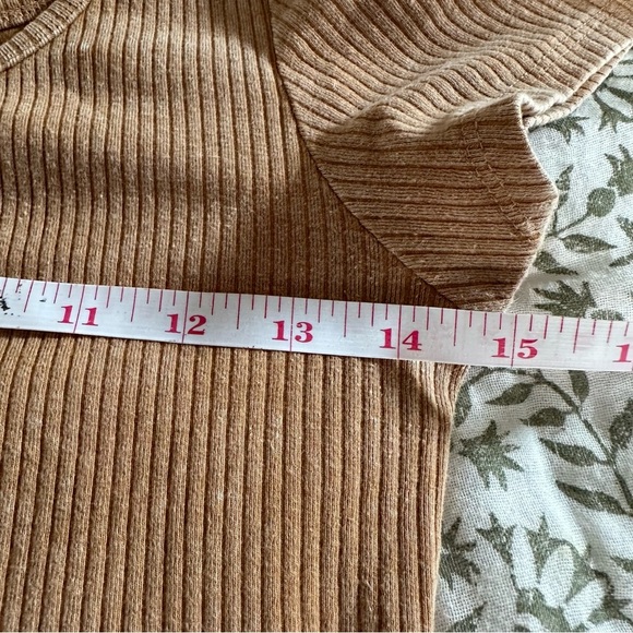 Wild Fable Tan Ribbed Women's Crop Top Medium Short Sleeves - Picture 5 of 7